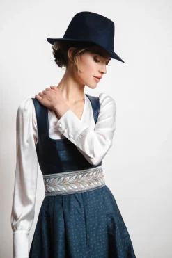 SPORTALM Dirndl*Dirndl aus Kunstleder und zusätzlichem Gürtel