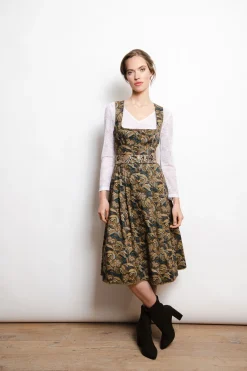 SPORTALM Dirndl*Dirndl mit Allover-Druck und Schürze mit Lochstickerei