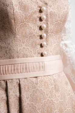 SPORTALM Dirndl*Dirndl mit schimmernder Schürze und zusätzlichem Gürtel