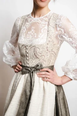 SPORTALM Dirndl*Seidendirndl mit Schürze und zusätzlichem Gürtel